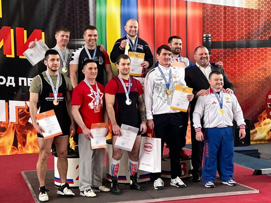     Пауэрлифтеры Хабаровского края взяли золото и серебро на чемпионате России ФОТО: правительство Хабаровского края