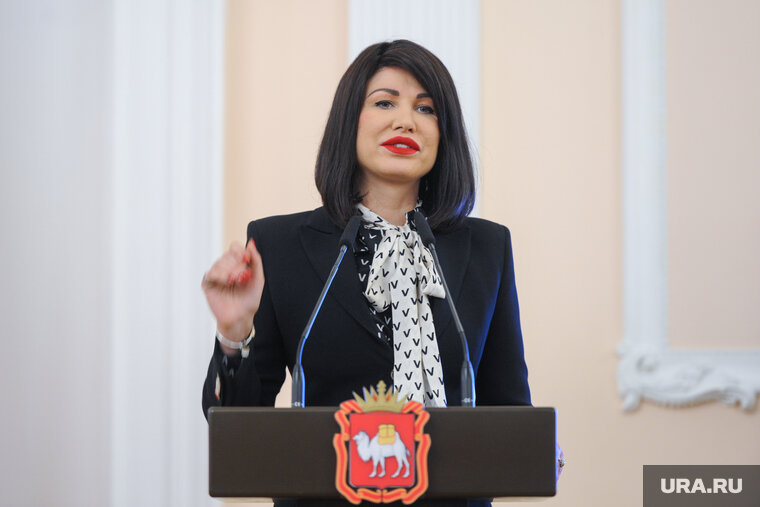    Ирина Текслер привезла на фронт миноискатели, квадрокоптеры, тепловизоры, инструменты, форму и многое другое