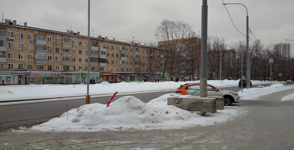 что тут была конечная остановка троллейбусов,