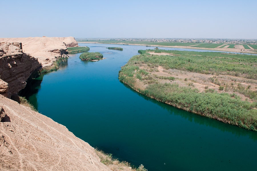 Реки тигр и евфрат в какой. Река Евфрат в Ираке. Ирак реки тигр и Евфрат. Река Евфрат Турция. Река Евфрат река тигр.