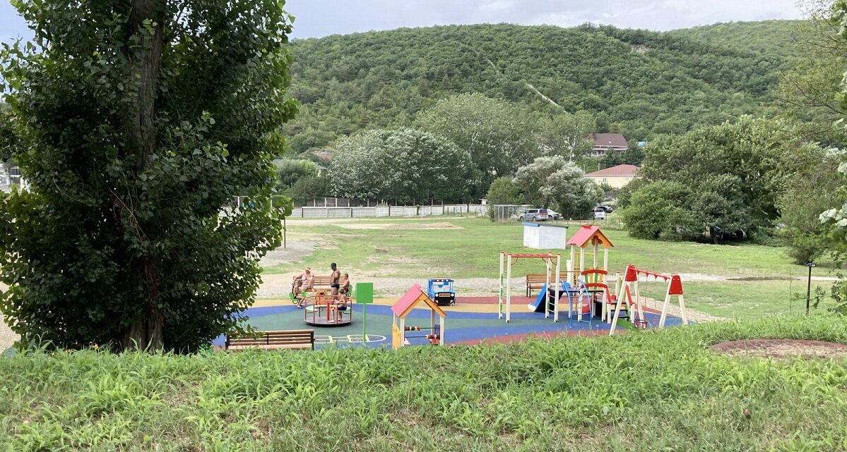 Green wood краснодарский край. Голубая бухта, село Бжид. Бжид Краснодарский край. Поселок Бжид голубая бухта. Бжид Звездочка голубая бухта.