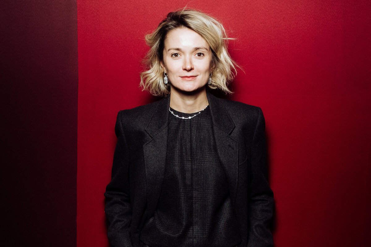     «Когда в жизни есть любовь, то будет по душе и аскетичная обстановка в глубинке»: Надежда Михалкова о главной силе своей героини из «Беспринципных»