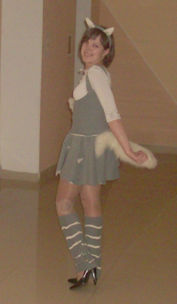 Эту юбку я сделала подлиннее, а муж обрезал ее ножом прямо на мне на свой вкус😂