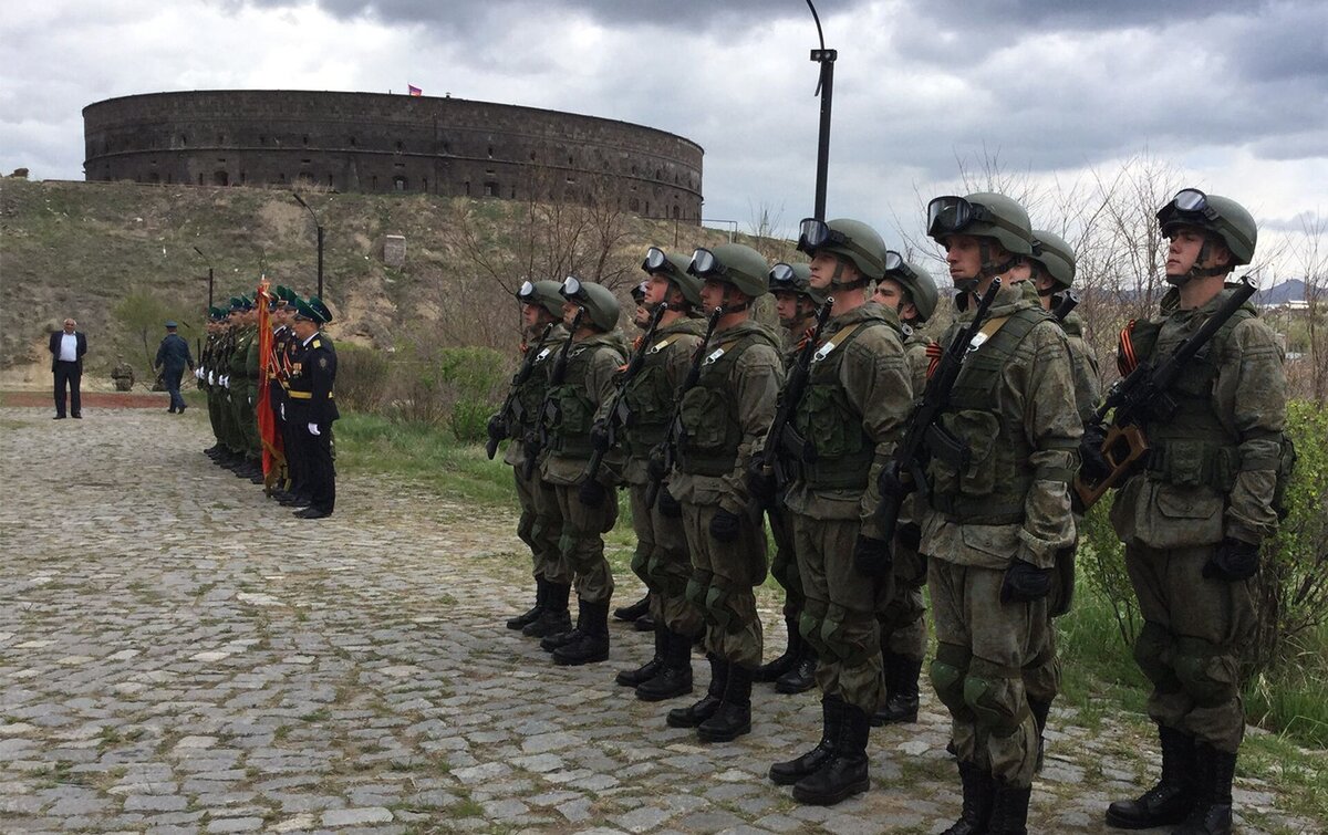 Российская база в гюмри. 102 База в Армении в Гюмри. 102 Военная база Гюмри крепость. 102 Российская Военная база в Гюмри. 102 Военная база в Армении.