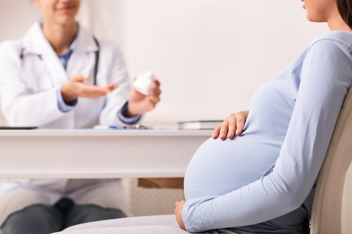 Посещение врача беременной. Беременные женщины. Беременность картинки.
