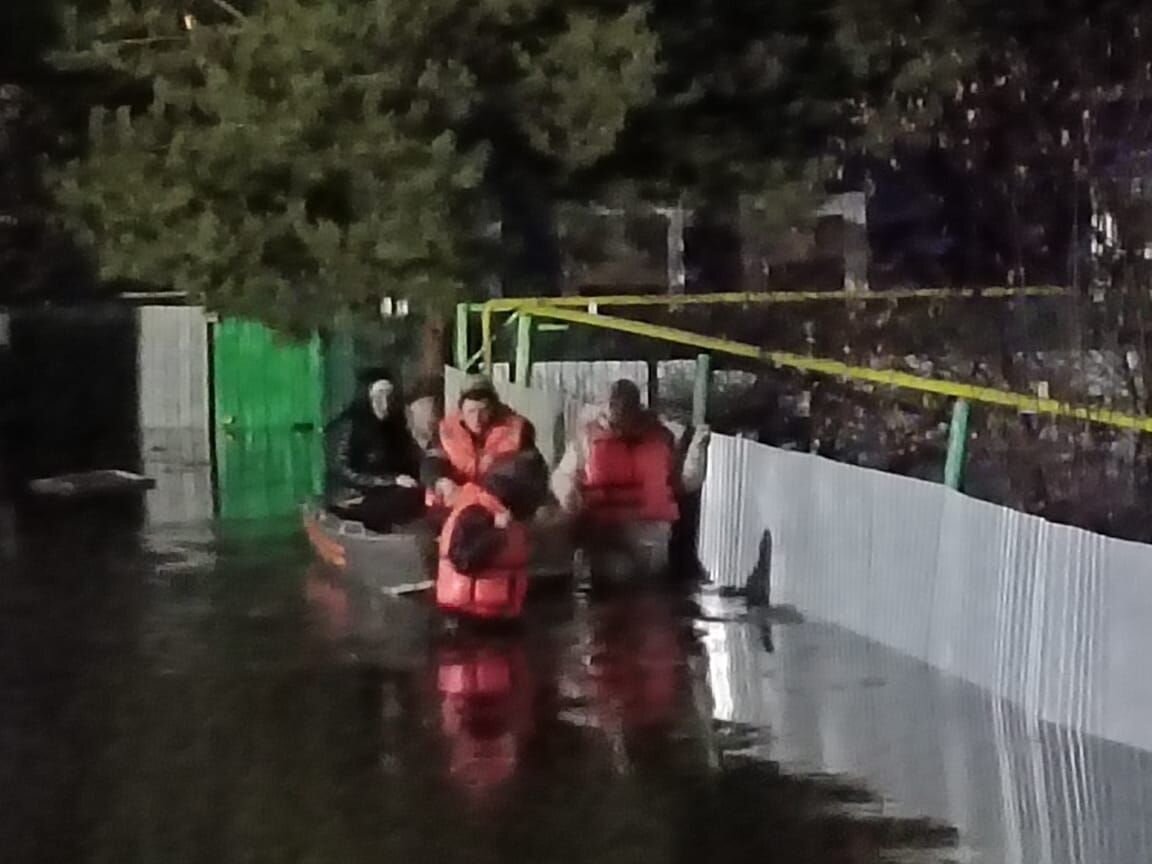 В Бузулук зашла большая вода, местных жителей эвакуируют | Новости  Orenday.ru | Дзен