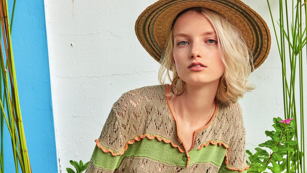    Вязаное ажурное платье