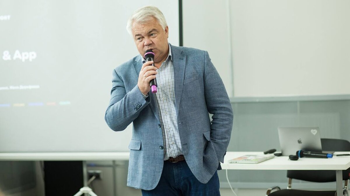 Михаил Бутов