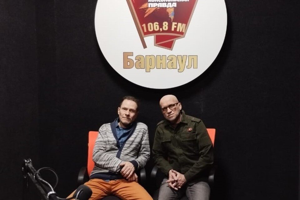     Леонид Веремьянин (Шао) и Николай Бачурин приглашают новых участников в Рок-театр. Фото: Роман Колоколов