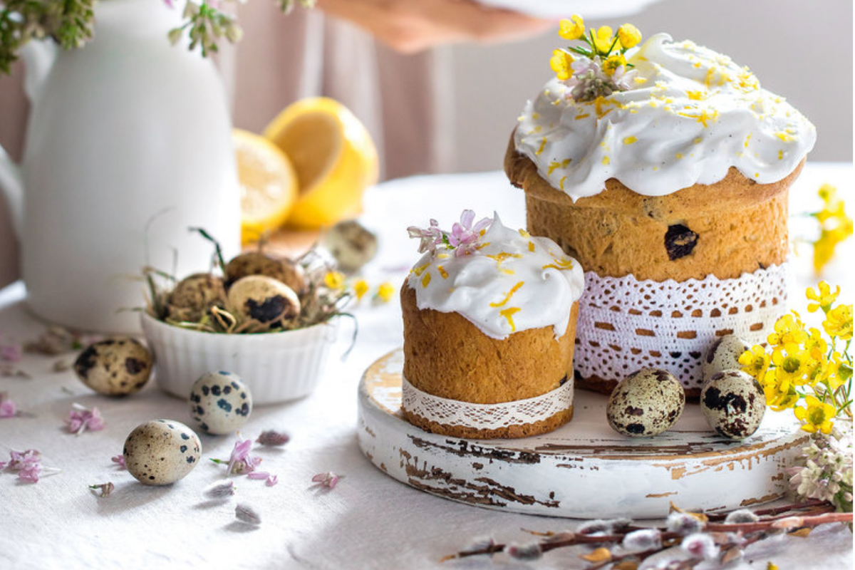 Маленькие куличи на пасху. Кулич Пасхальный (паска). Пасхальный кулич декор. Украшение куличей БЗК. Украшение пасхальных куличей.