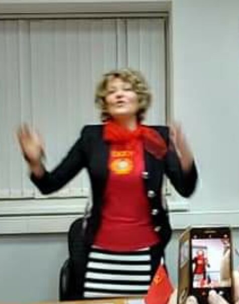 Татьяна Десятова показывает  мастер-класс по манипулированию и внушению установки поведения сектантов в секте Севастопольского прихода.