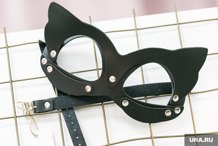    Клубу нужны новые сотрудники и новые локации для вечеринок