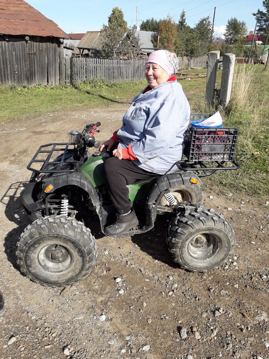 Это моя соседка. На фото ей 71 год.