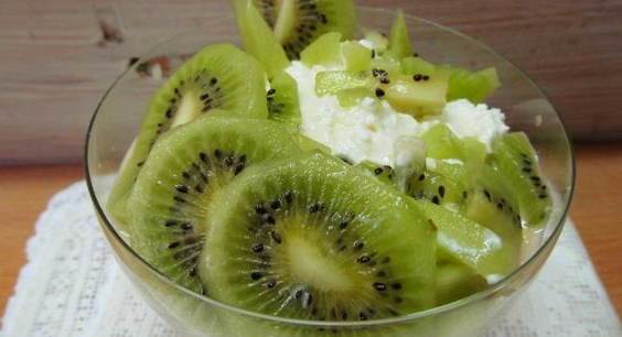 Творожный десерт с киви