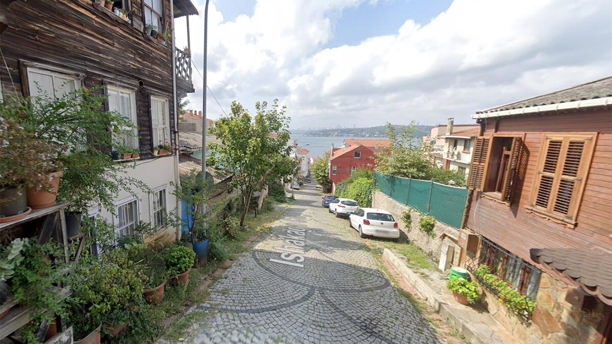 Улица, на которой расположен дом. Панорама Google карты