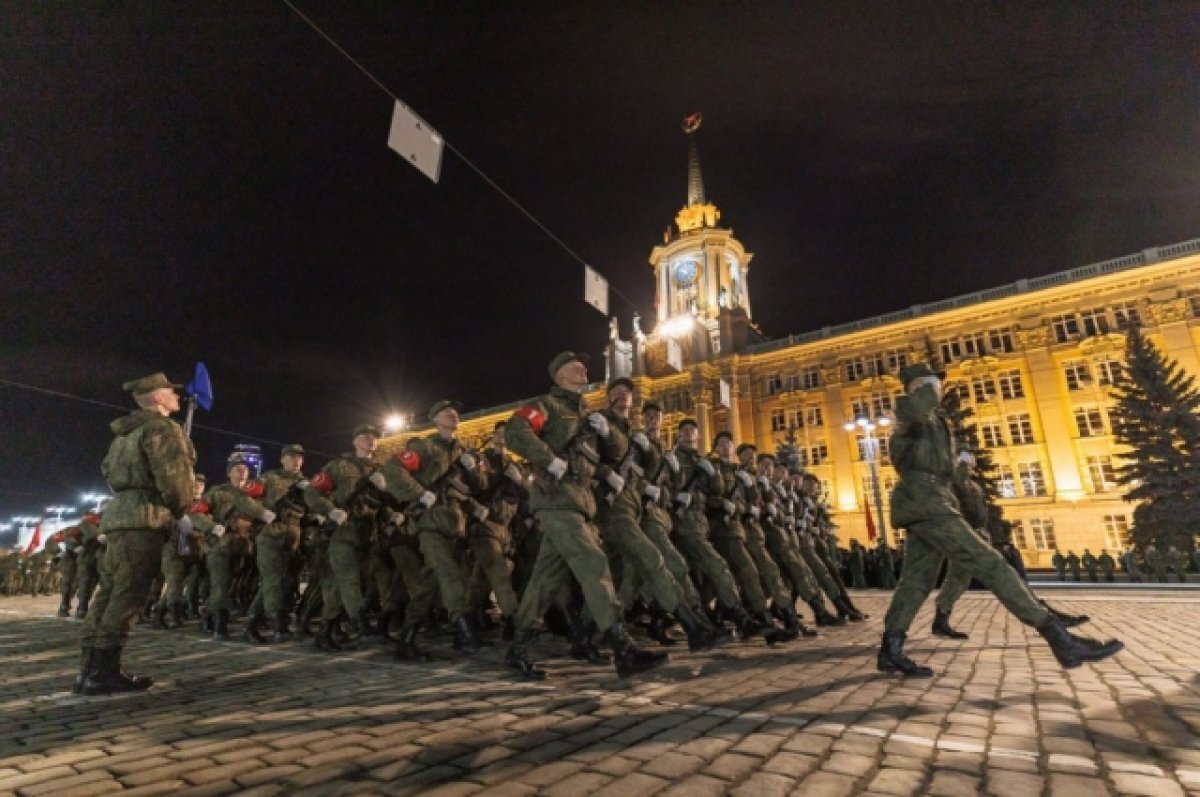    В Екатеринбурге 25 апреля пройдет первая ночная репетиция парада Победы