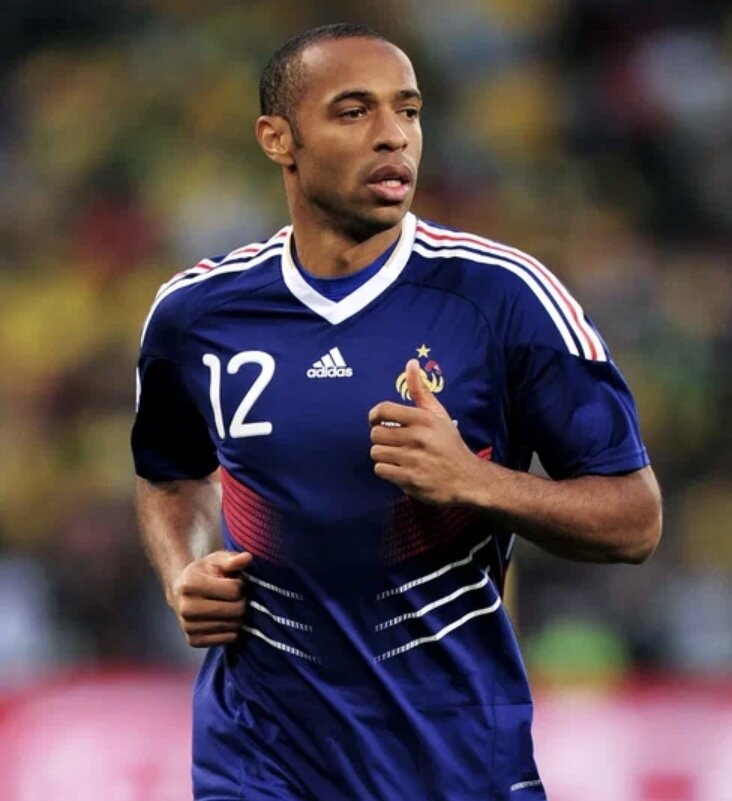 Французский футболист и футбольный тренер. Чемпион мира и Европы, победитель Лиги чемпионов УЕФА и чемпионатов Франции, Англии и Испании, обладатель Кубка конфедераций. Выступал на позициях нападающего и крайнего полузащитника в таких клубах, как «Монако», «Ювентус», лондонский «Арсенал», «Барселона» и «Нью-Йорк Ред Буллз». Является лучшим бомбардиром в истории лондонского «Арсенала»