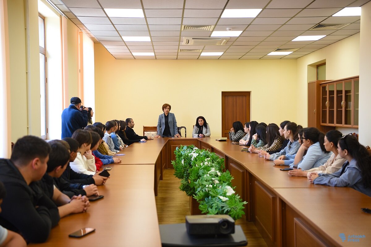 В главном вузе Арцаха (Карабаха) состоялась дискуссия на тему армянского историко-культурного наследия на оккупированных территориях