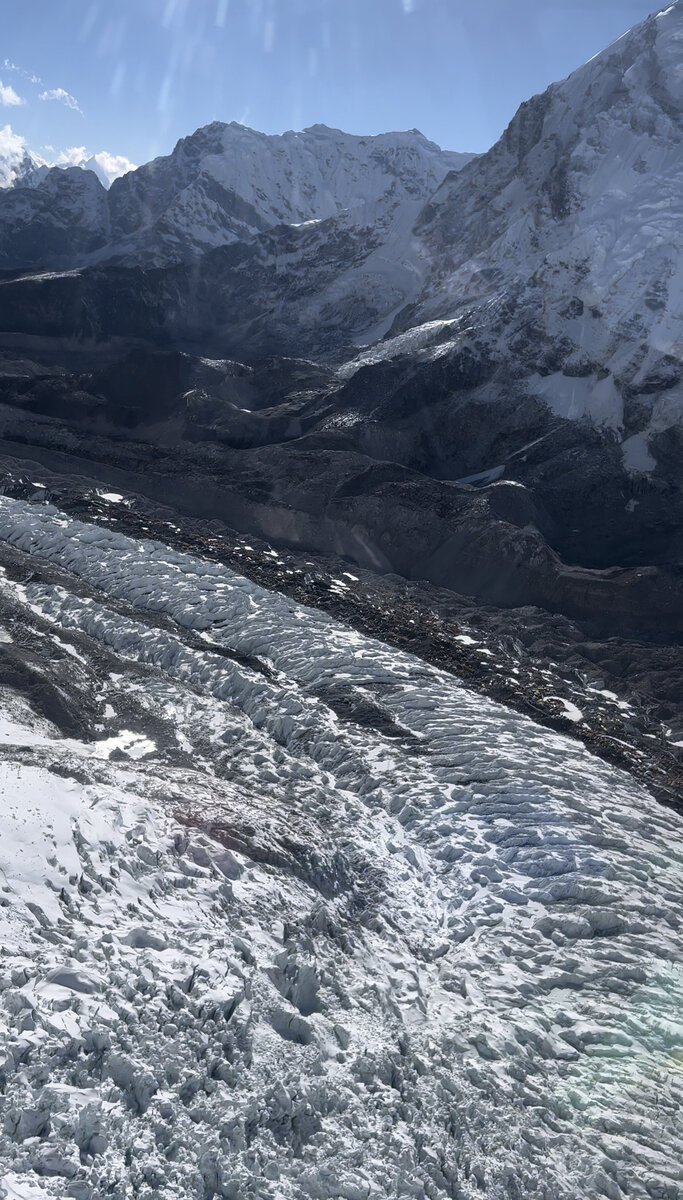 Ледник Кхумбу, вид с вертолета. 