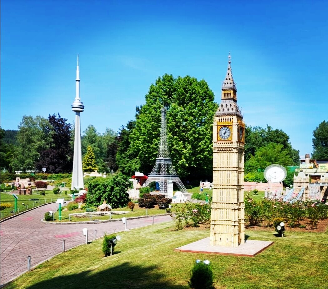 Биг Бен и Эйфелева башня. Парк Минимундус, Клагенфурт, Австрия 