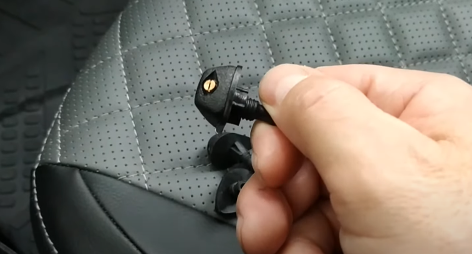 Брызгают как надо. На Ладе Весте заменил заводские форсунки омывателя и ...