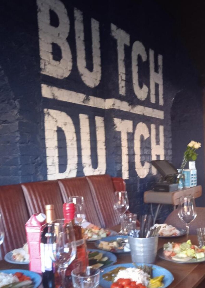 Butch and dutch. Ресторан butch dutch нижний новгород нижневолжская набережная. Батч датч. Кафе на нижневолжской набережной батч бар. Батч дач нижний новгород нижневолжская набережная.