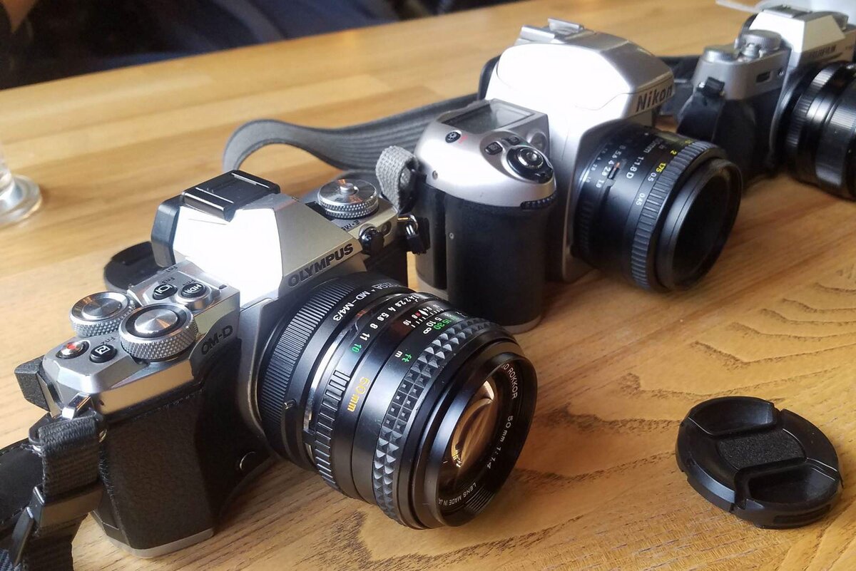    Беззеркалка Olympus, переходник, зеркалочный объектив / Фото: Алиса Смирнова, Фотосклад.Эксперт