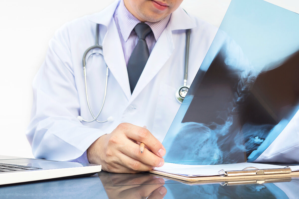<a href="https://www.freepik.com/free-photo/doctor-examine-x-ray-film-white-background_3763238.htm#query=%D0%BD%D0%B5%D0%B2%D1%80%D0%BE%D0%BF%D0%B0%D1%82%D0%BE%D0%BB%D0%BE%D0%B3&position=18&from_view=search&track=ais">Image by jcomp</a> on Freepik