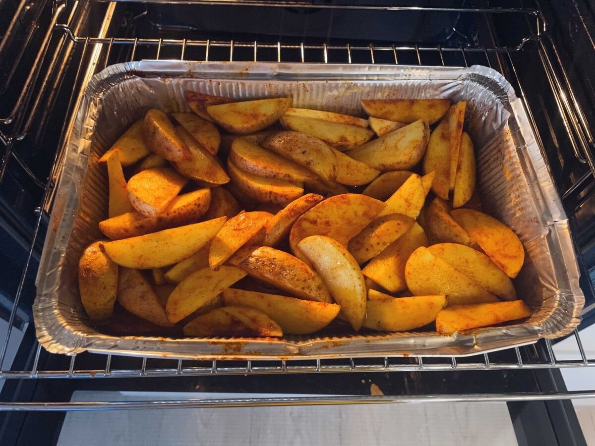 Картошка по-деревенски в духовке: классический рецепт