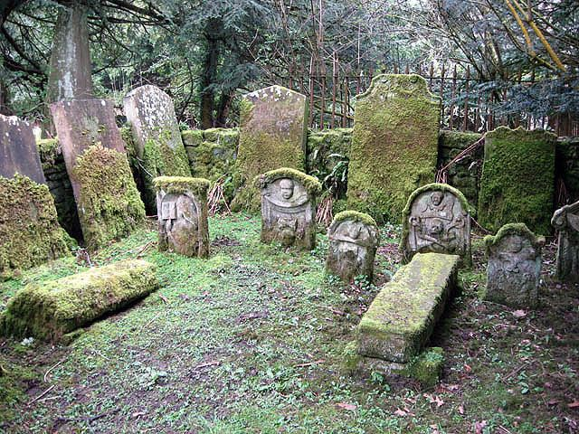 кладбище в чехии прага. какое кладбище самое. еврейское кладбище прага. африканское кладбище. древние кладбища китая.