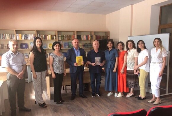 В Русском центре г. Степанакерта состоялась встреча с писателем Ашотом Бегларяном. Фоторяд