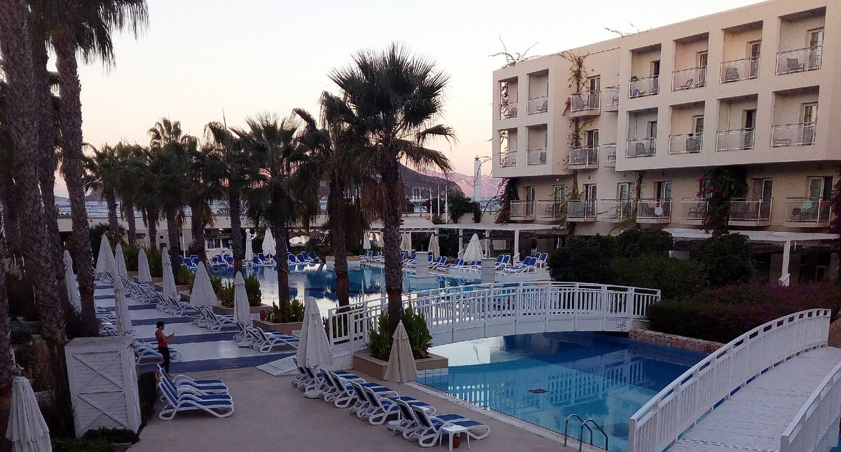 Фото сделано автором на территория отеля Ла Бланш Резорт в пос. Тургутрейс (Бодрум) 