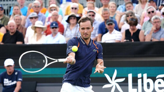    Теннисист Медведев одержал первую в сезоне победу в матче на травяном покрытии Дарья Смирнова