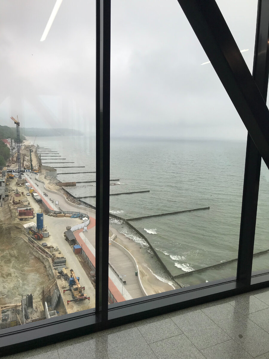 Про набережную и прилегающий склон дюны будет отдельная статья-прогулка.