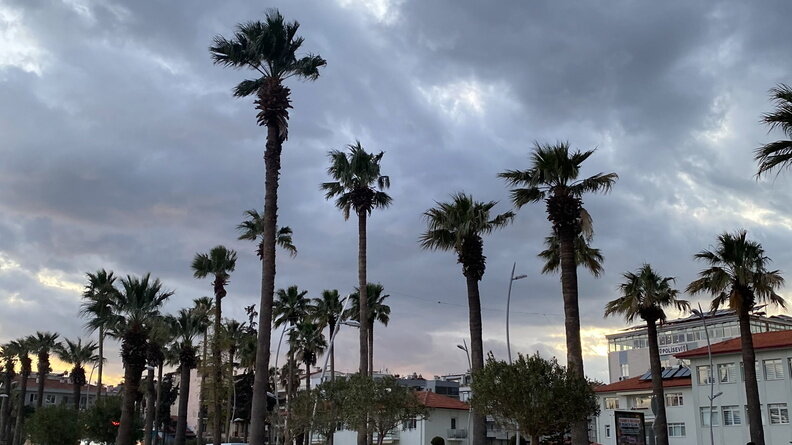     В Турции снова регистрируют землетрясения, но туристов это не пугает и они приезжают на отдых в эту страну. На каком курорте дешевле всего отдыхать, выясняли журналисты «Новых известий».