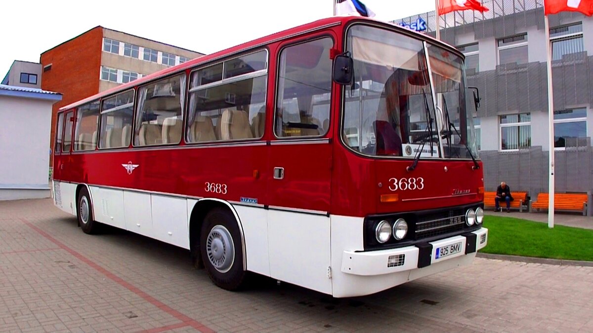 Икарус-255 с распашной пассажирской дверью