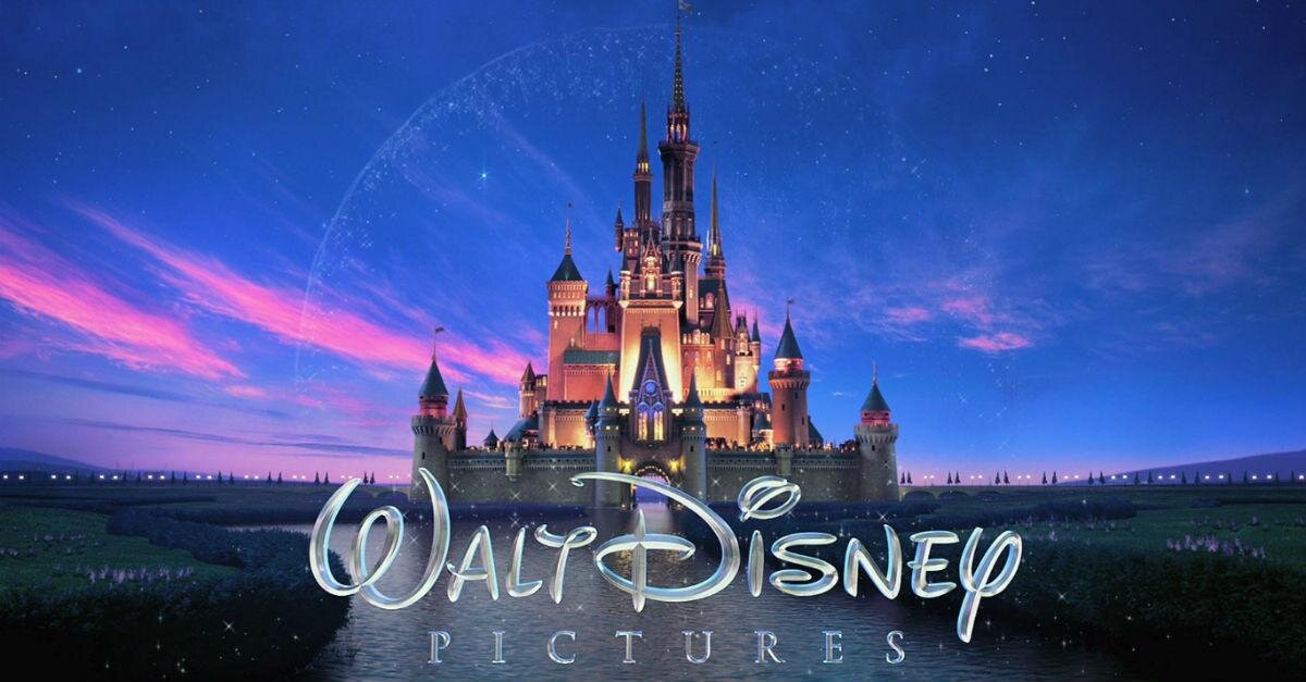  В преддверии новогодних каникул ivi подготовил для маленьких зрителей, а также их родителей, бабушек и дедушек коллекцию лучших анимационных и приключенческих картин, выпущенных студией Disney.