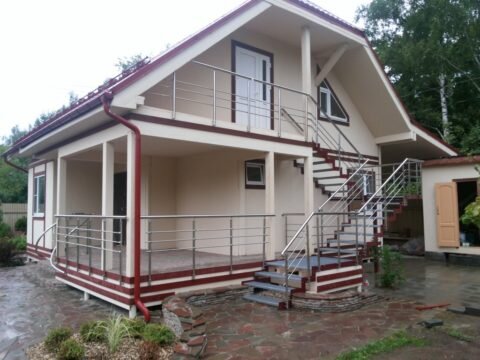  Двухмаршевое крыльцо для дома металлическое с поворотом на 90 или 180 градусов, с промежуточной площадкой