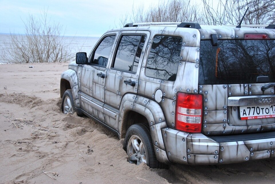 Внедорожник проходит "Зыбучие пески"