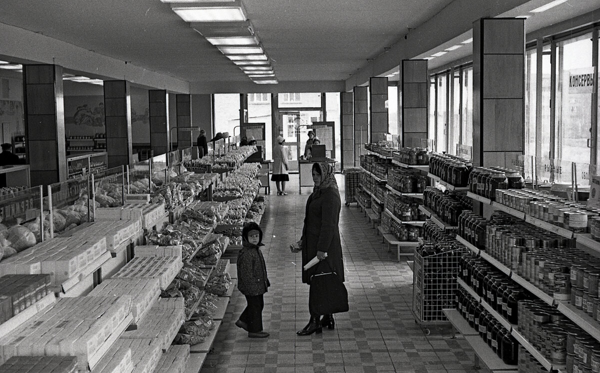 Магазин № 18 с самым большим торговым залом в Инте. Фото из фондов "Интинского краеведческого музея"