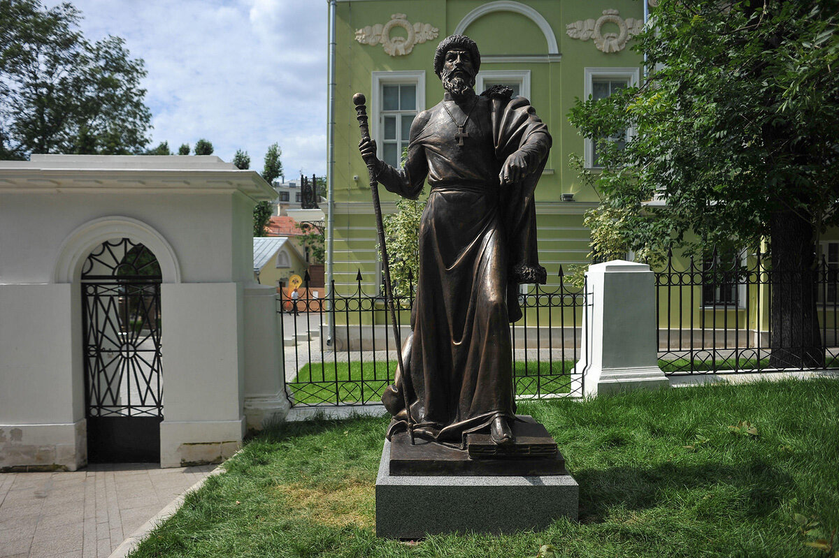 Памятник Ивану Грозному в Петроверигском переулке