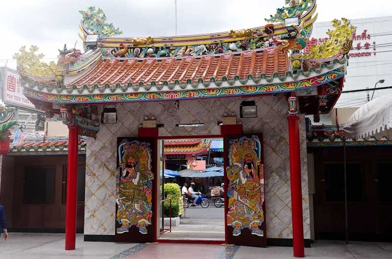 Китайский Храм, в котором принимают пожертвования на покупку гробов - около $30.