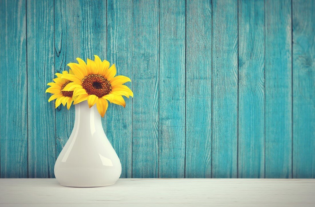 Ремонт в доме или квартире зачастую напоминает стихийное бедствие: повсюду грязно, пыльно, буквально разруха… Естественно, всё хочется сделать таким образом, дабы через год-полтора не возник вопрос об обновлении помещения. И это реально, утверждают специалисты. В этом деле самое главное – выбор правильных материалов.
