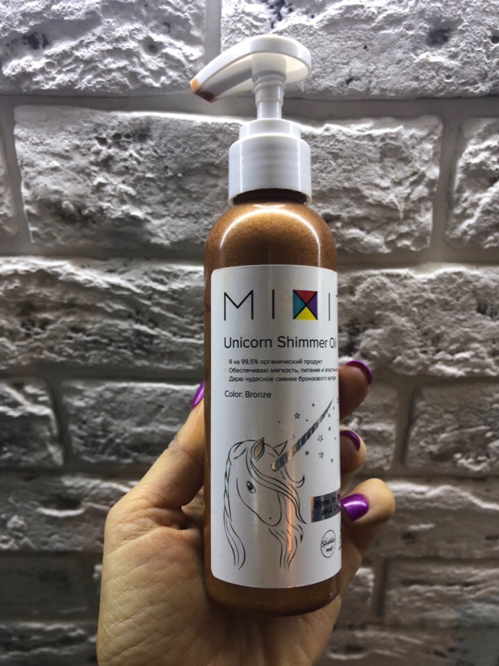 Нашумевшее масло с оттенком загара Unicorn Shimmer Oil : есть ли эффект и как оно выглядит на коже