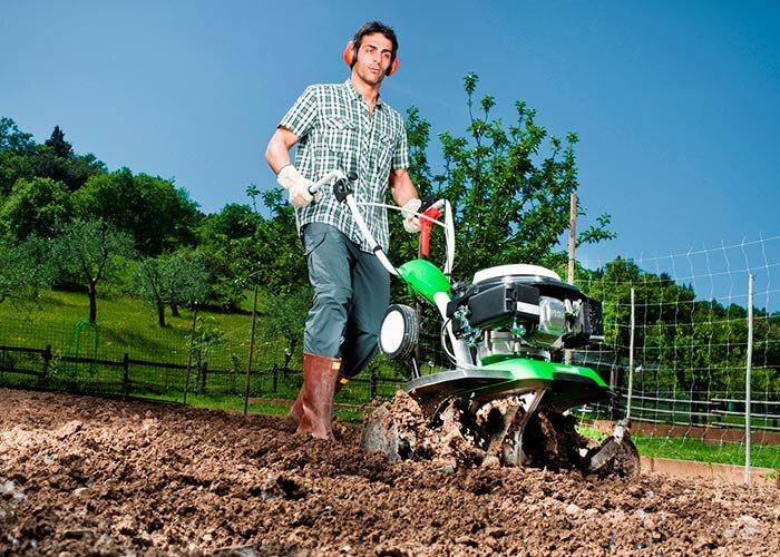 Нужны ли перчатки работникам агрокомплекса? Вопрос риторический.. 