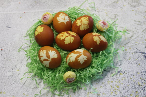 Пасхальные яйца с рисунком, крашенные в луковой шелухе: пошаговый фото рецепт