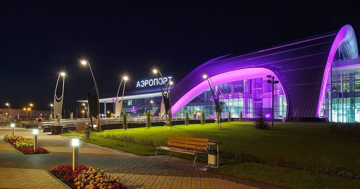 Аэропорт Белгород имени В.Г.Шухова. Расположен в Восточном округе Белгорода- в четырех километрах на север от центра города