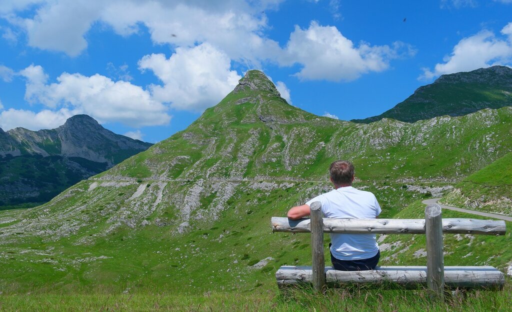 Горе страна. Гора побольше. Experienced traveller.