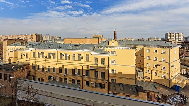 2. Вид зданий Лефортовской тюрьмы в Москве