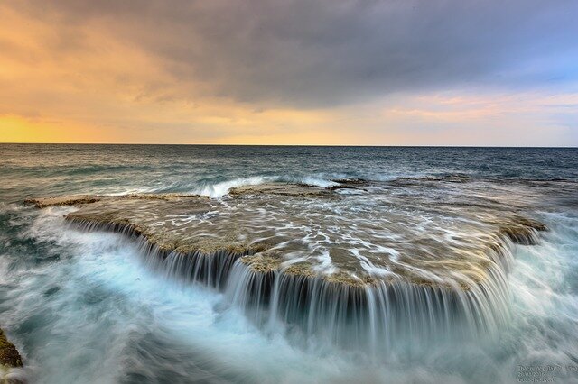 pixabay.com/ru/photos/море-океан-поток-риф-пород-берег-3025268/